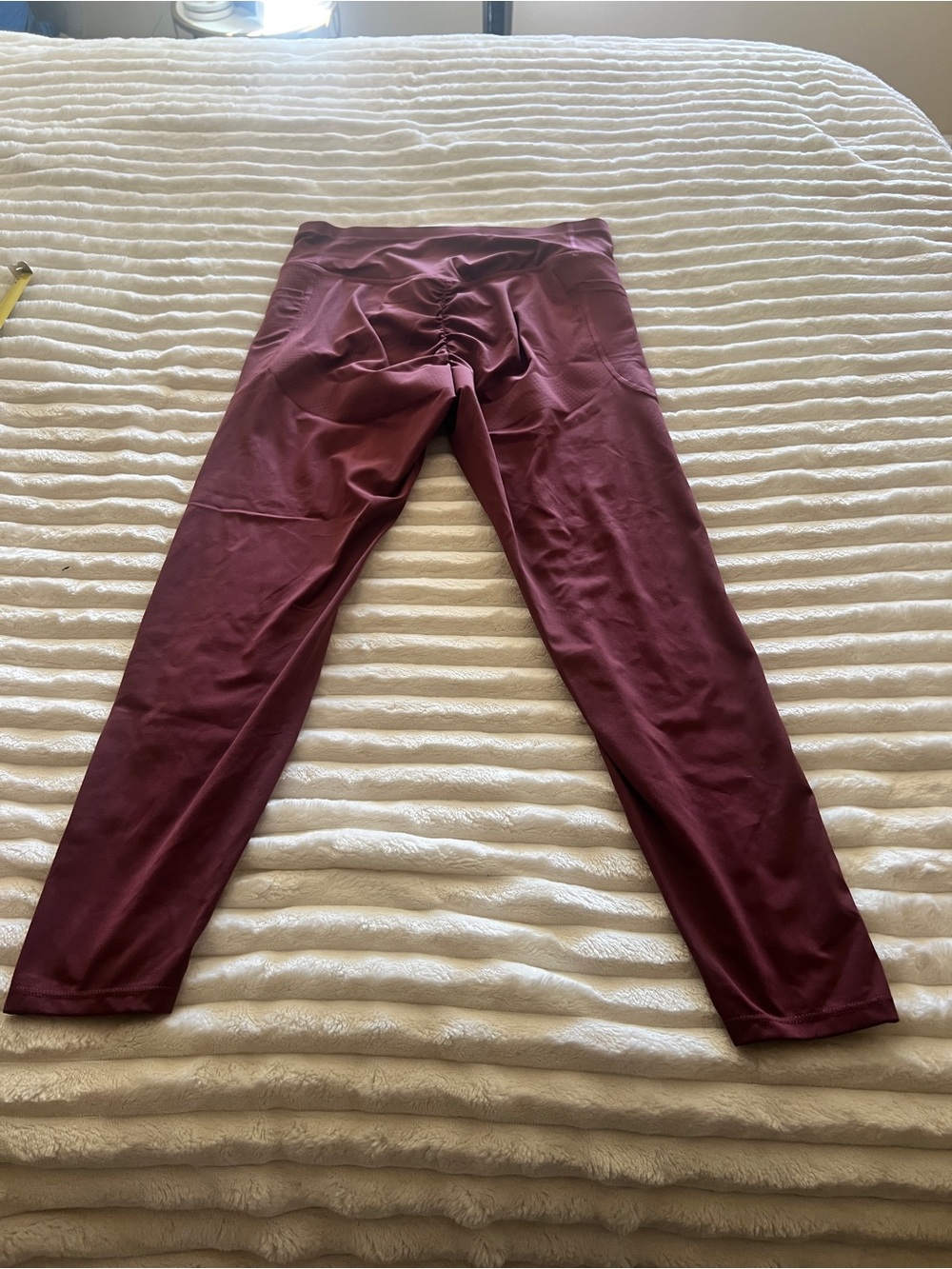 Halara butt lifting cropped Burgundy Performance Leggings